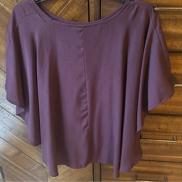 ELLE Poncho Top - Picture 2 of 3